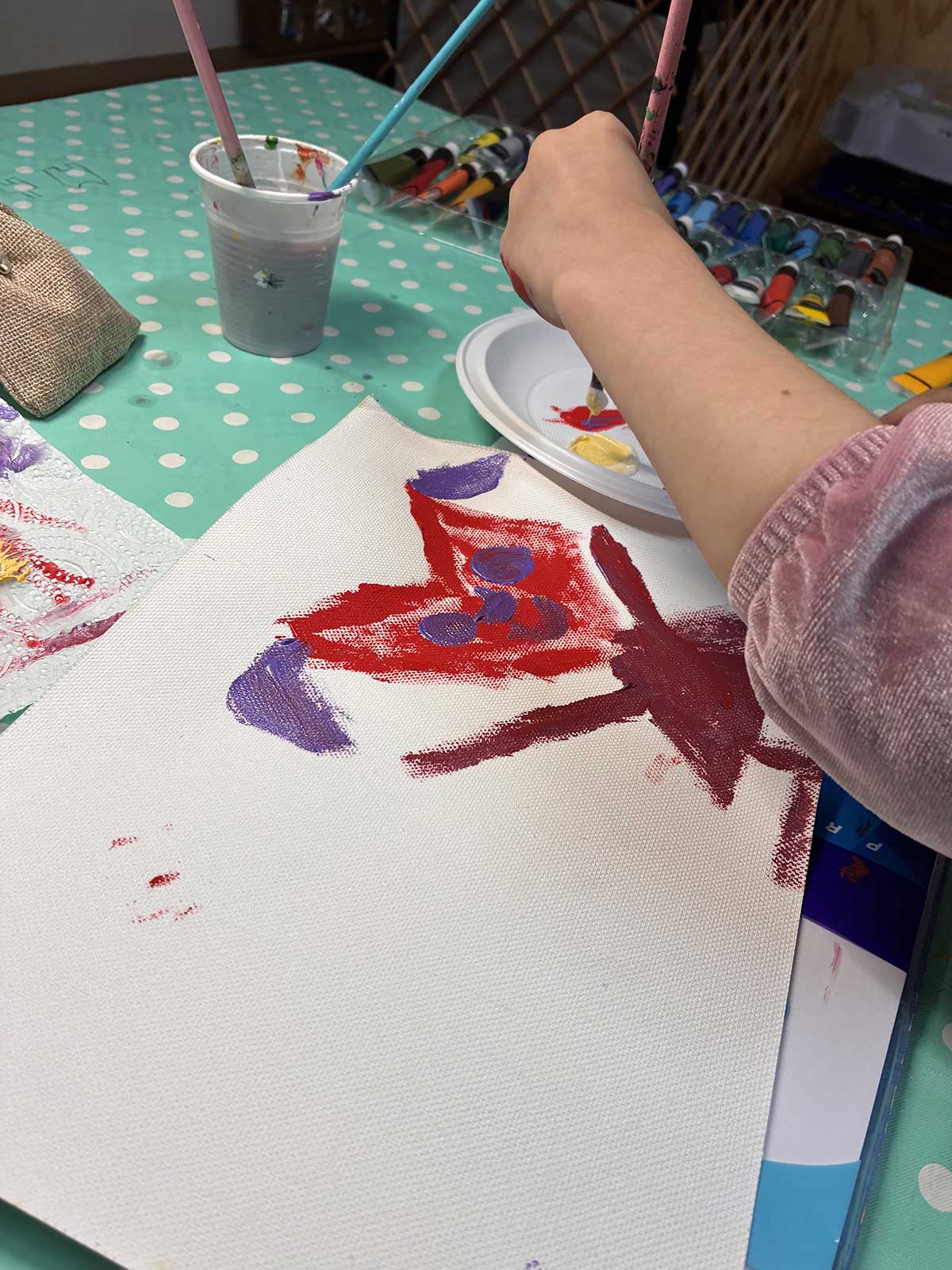 Cursos creativos CupCanvas pintando